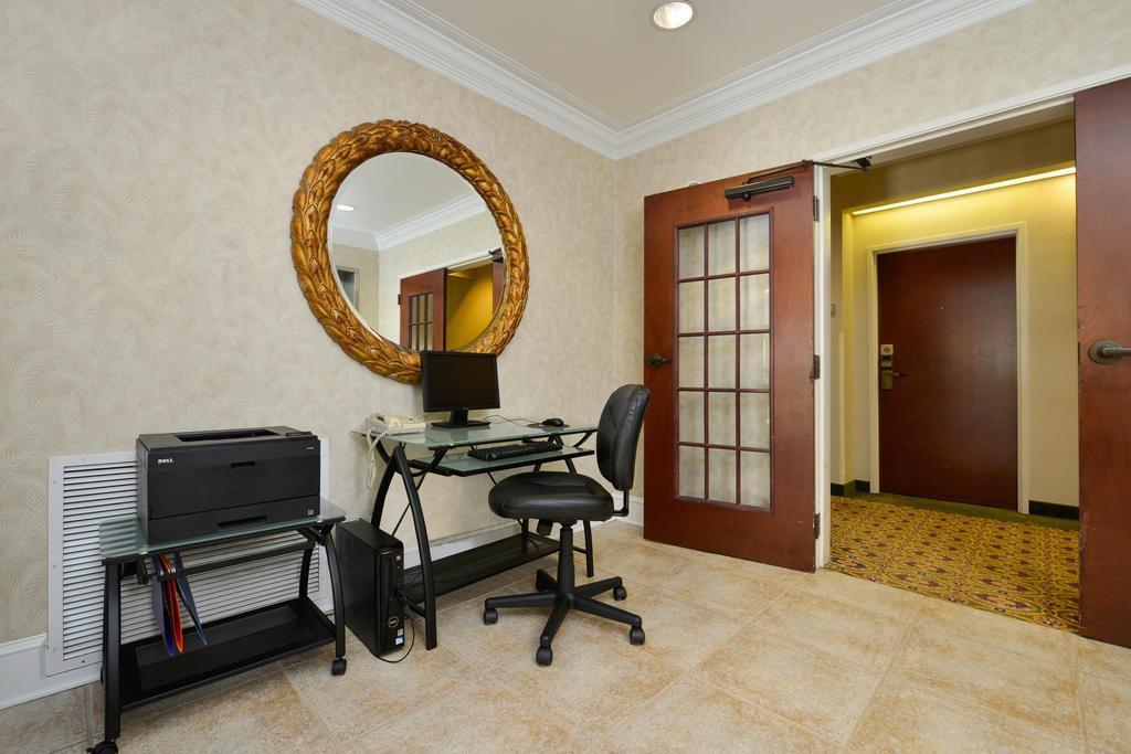 Comfort Suites Myrtle Beach Central Экстерьер фото